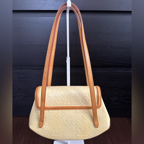 Authentic Vernis LV Bag - Picture 12 of 17